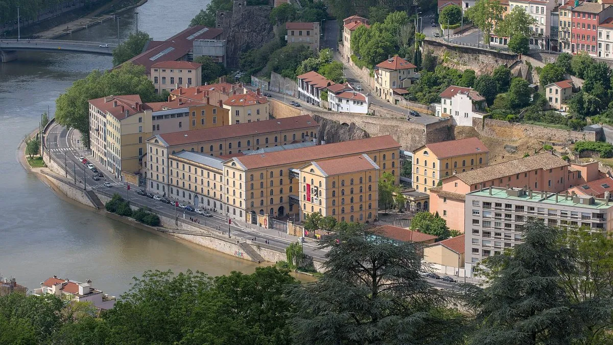 IPTV à Lyon: Lyon 1er - Les Subsistances - Depuis le toit de la basilique Notre-Dame de Fourvière