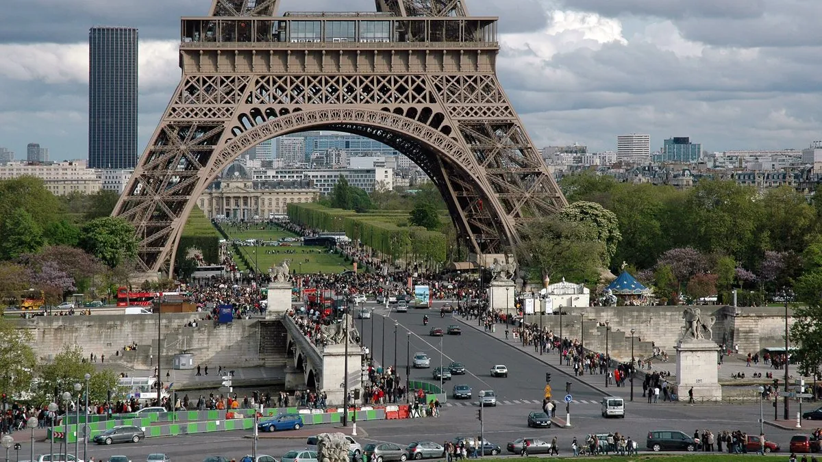 IPTV à Paris: View of Pont d'Iéna from Trocadéro, Paris
